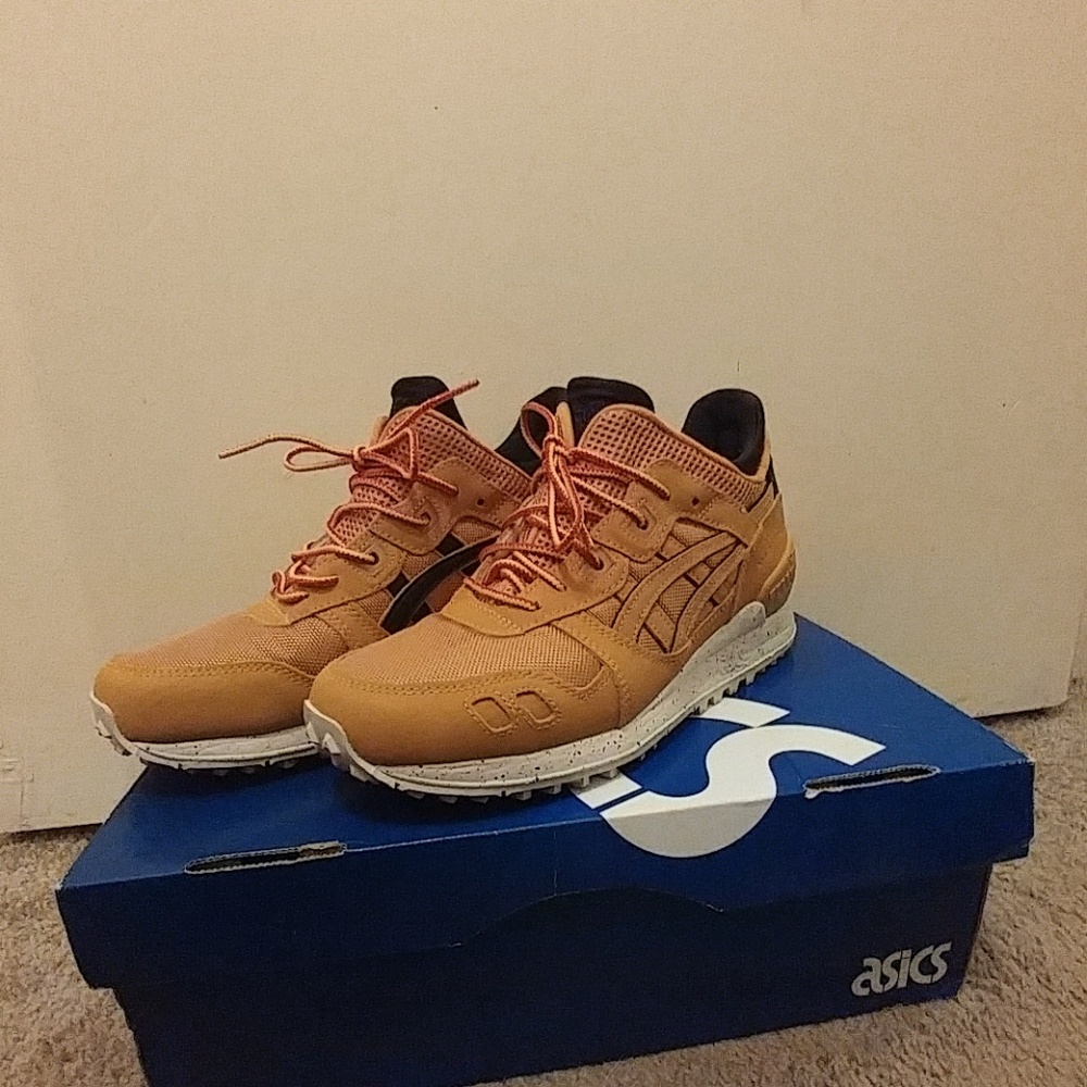 Sneakers
